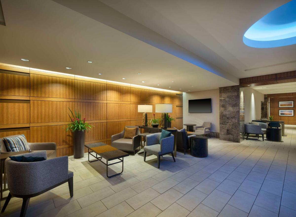 Hilton Indianapolis Hotel & Suites - Housity