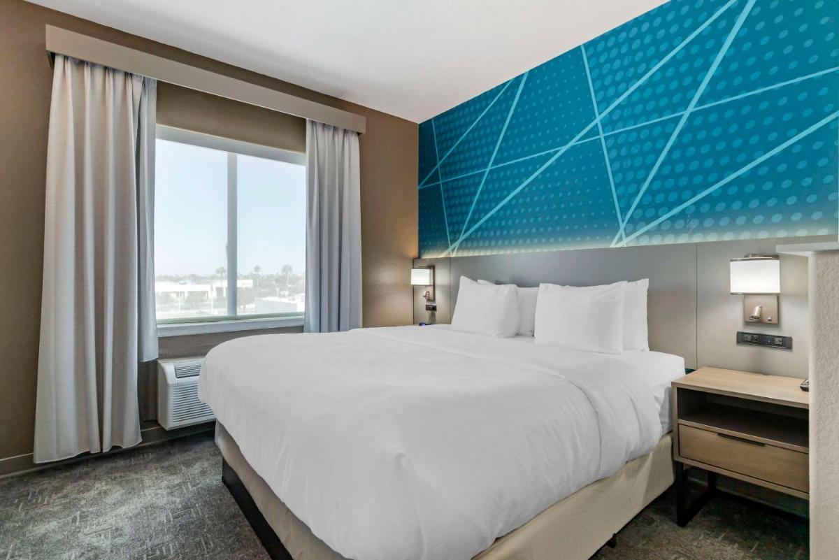 AmeriK Suites Laredo Behind Mall Del Norte - Housity