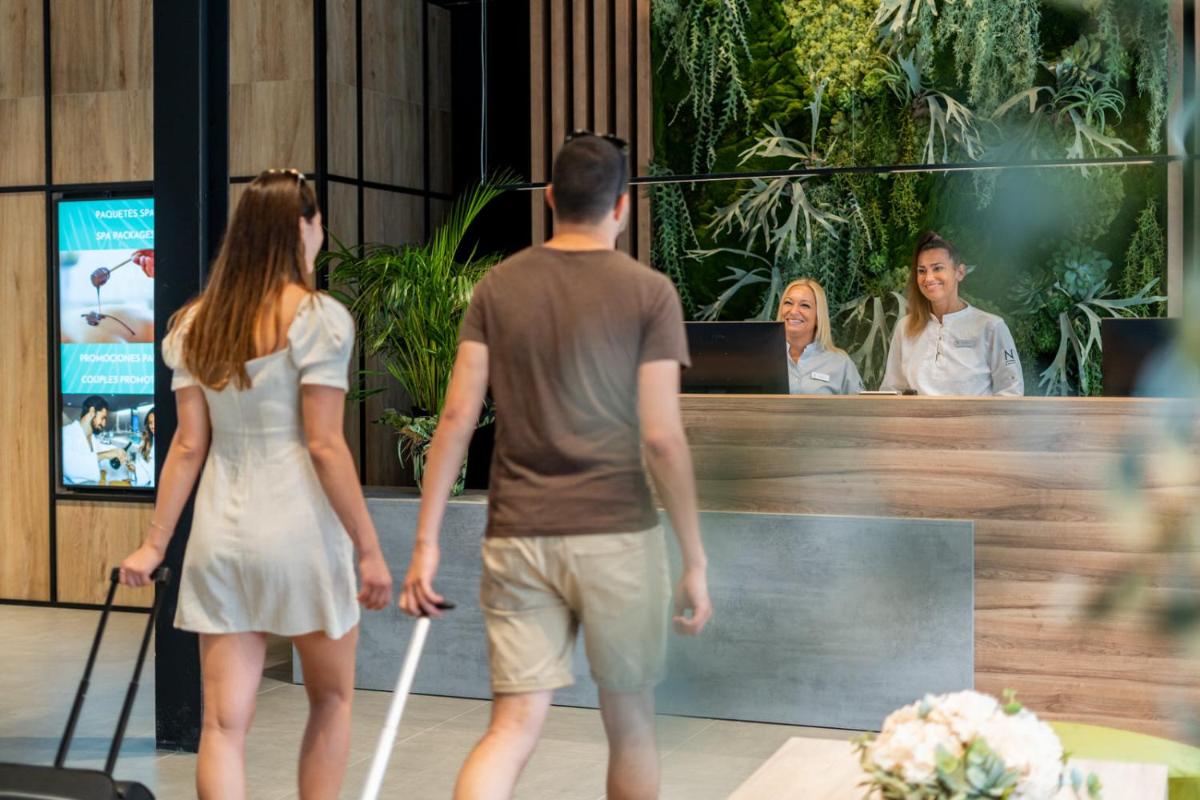 Clientes alojados en Neptuno Hotel & SPA 4 Sup