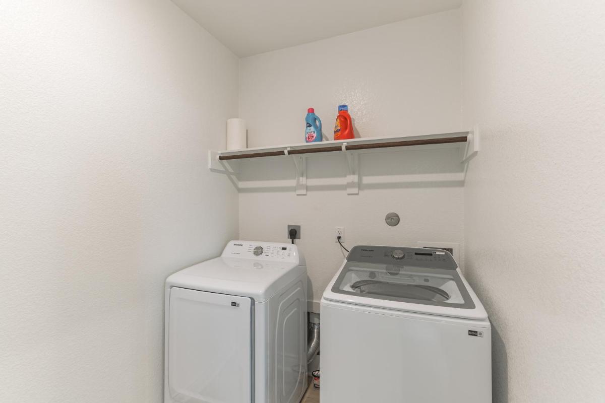 Cozy 3 Bedroom Family Beach Home in Galveston - Housity