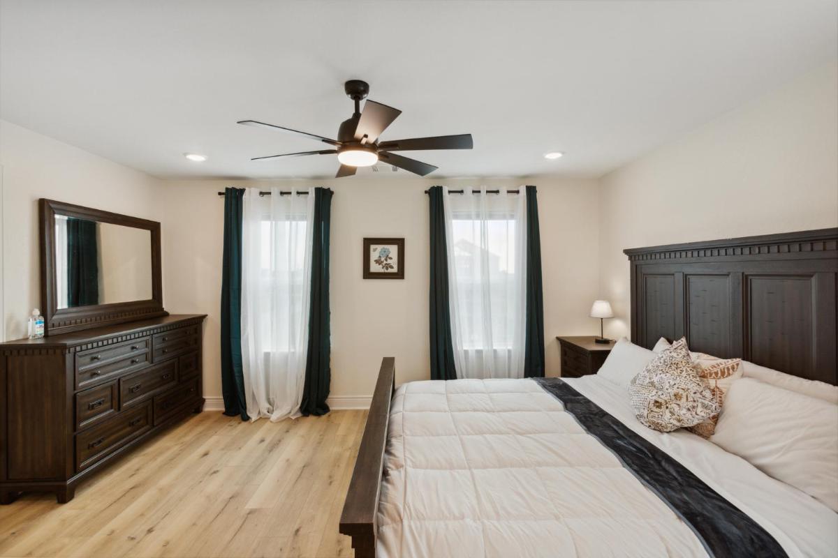 Cozy 3 Bedroom Family Beach Home in Galveston - Housity