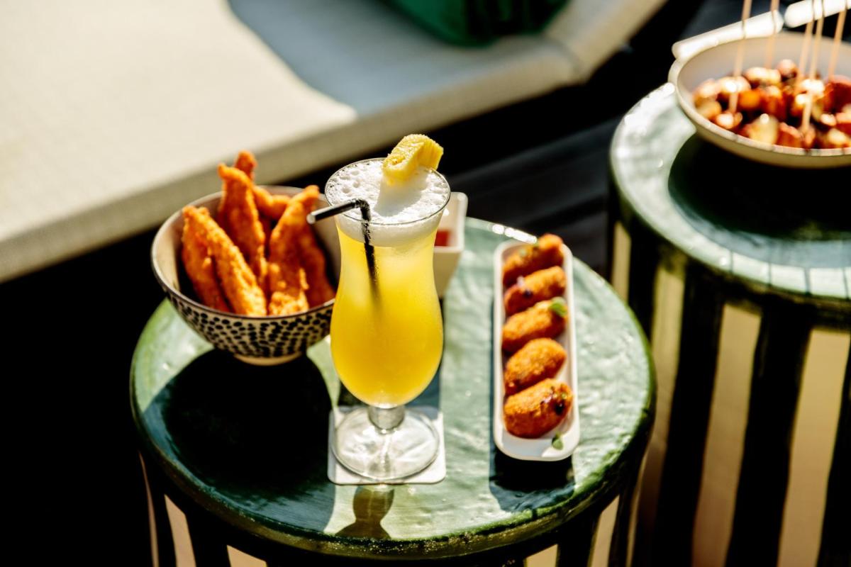 Comida en o cerca de este hotel