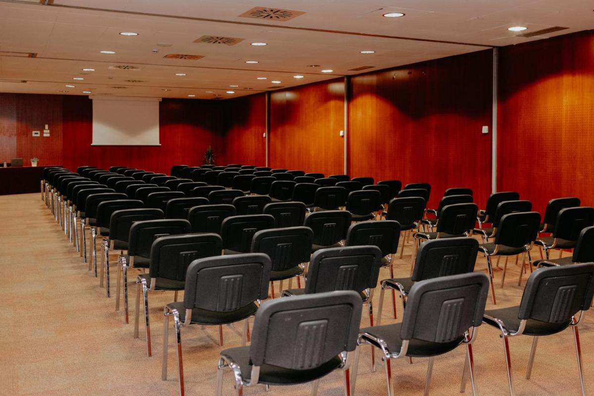 Zona business o sala de conferencias en Acevi Villarroel
