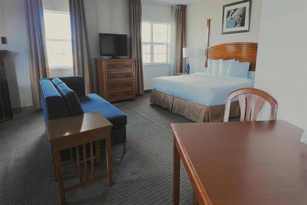 Host Inn an All Suites Hotel - Housity