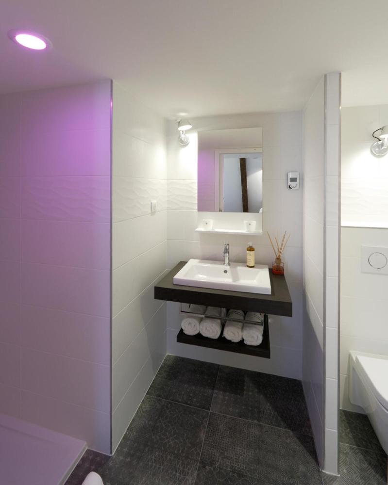 Salle de bains dans l'établissement Les Maisons du Pont - Charme & Caractère