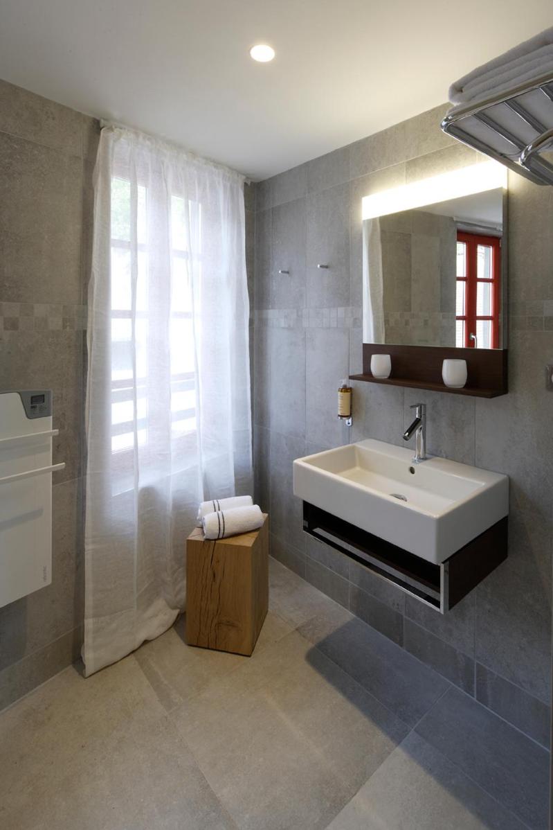 Salle de bains dans l'établissement Les Maisons du Pont - Charme & Caractère