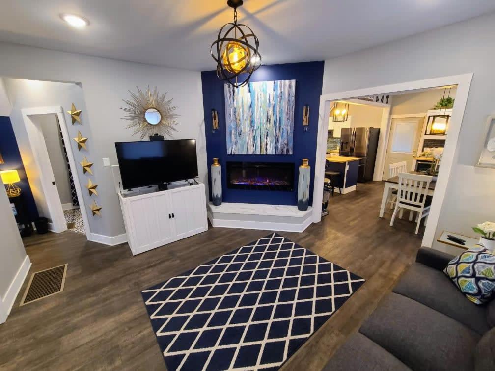 Luxury Listing - 92 Walkable Score Downtown Kzoo - Housity