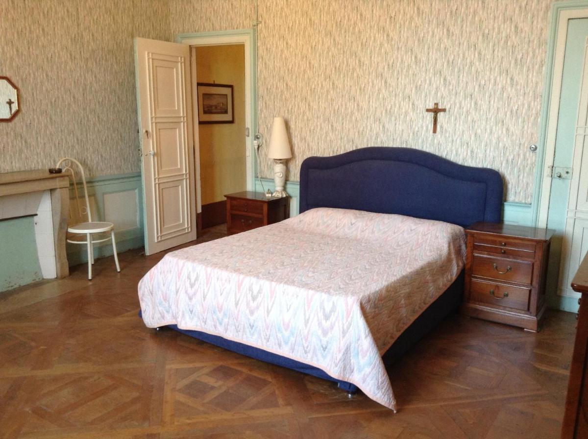 Chateau de Frasne - Housity