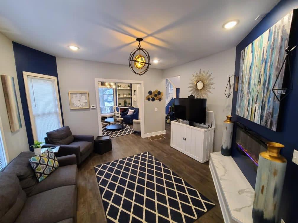 Luxury Listing - 92 Walkable Score Downtown Kzoo - Housity