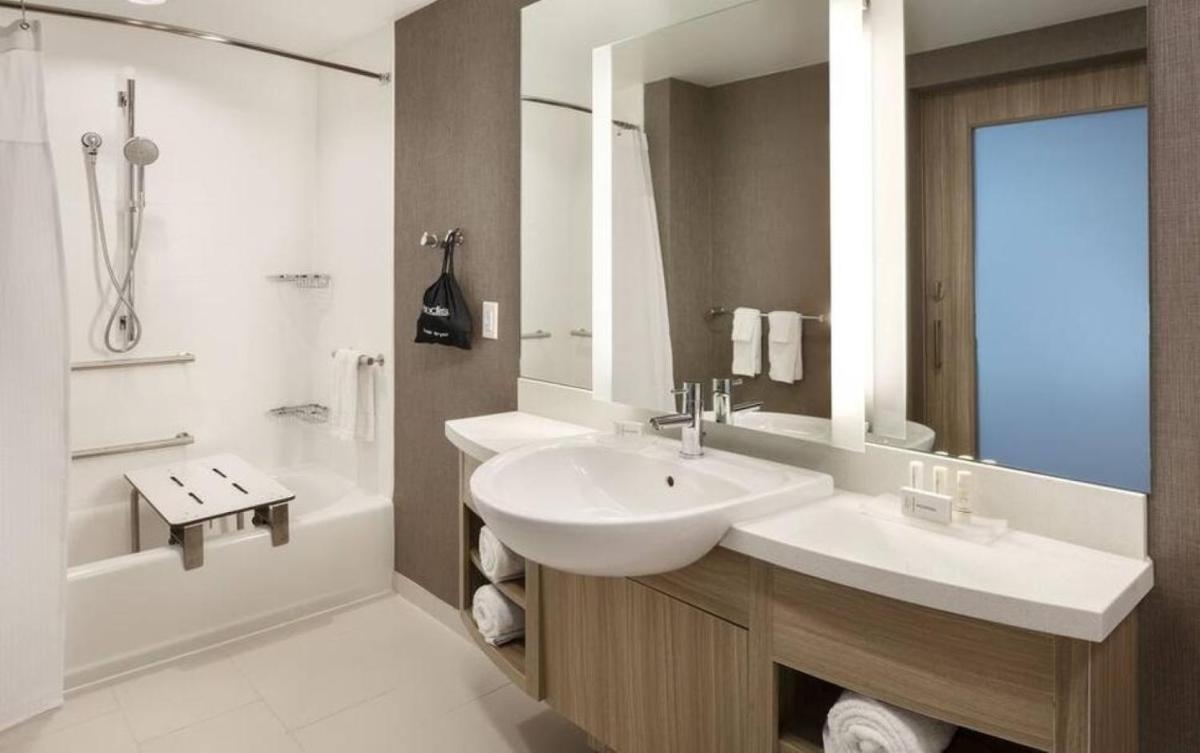 SpringHill Suites by Marriott Hampton Portsmouth - Housity