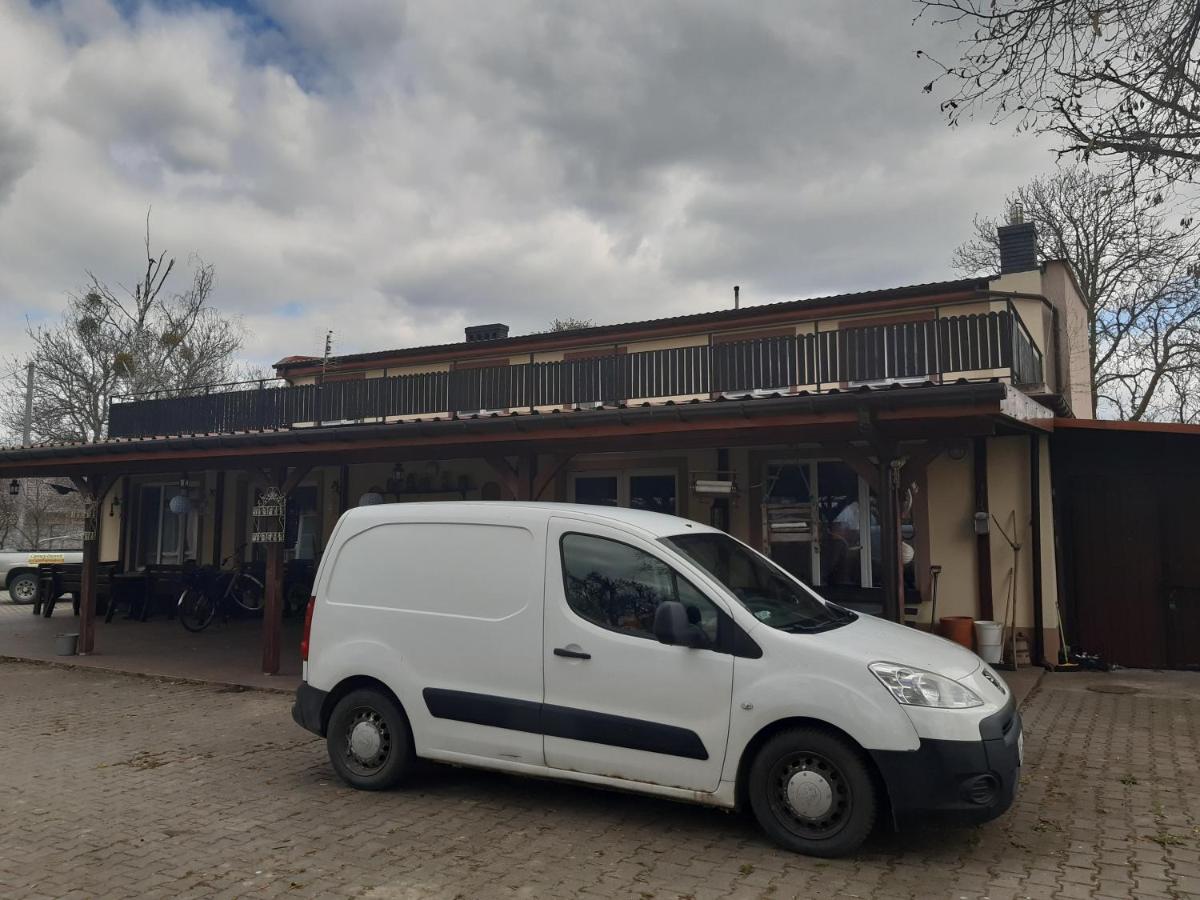 Pensjonat Lipowy Dworek - Housity