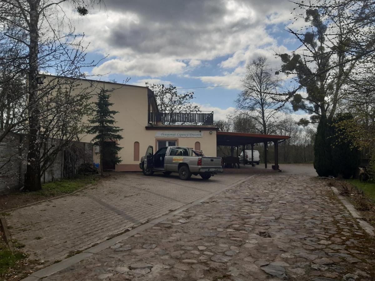 Pensjonat Lipowy Dworek - Housity