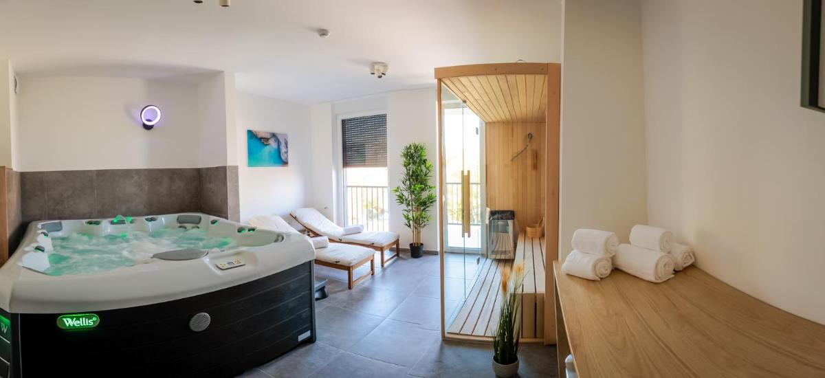 TESLA Residence Subotica - Housity