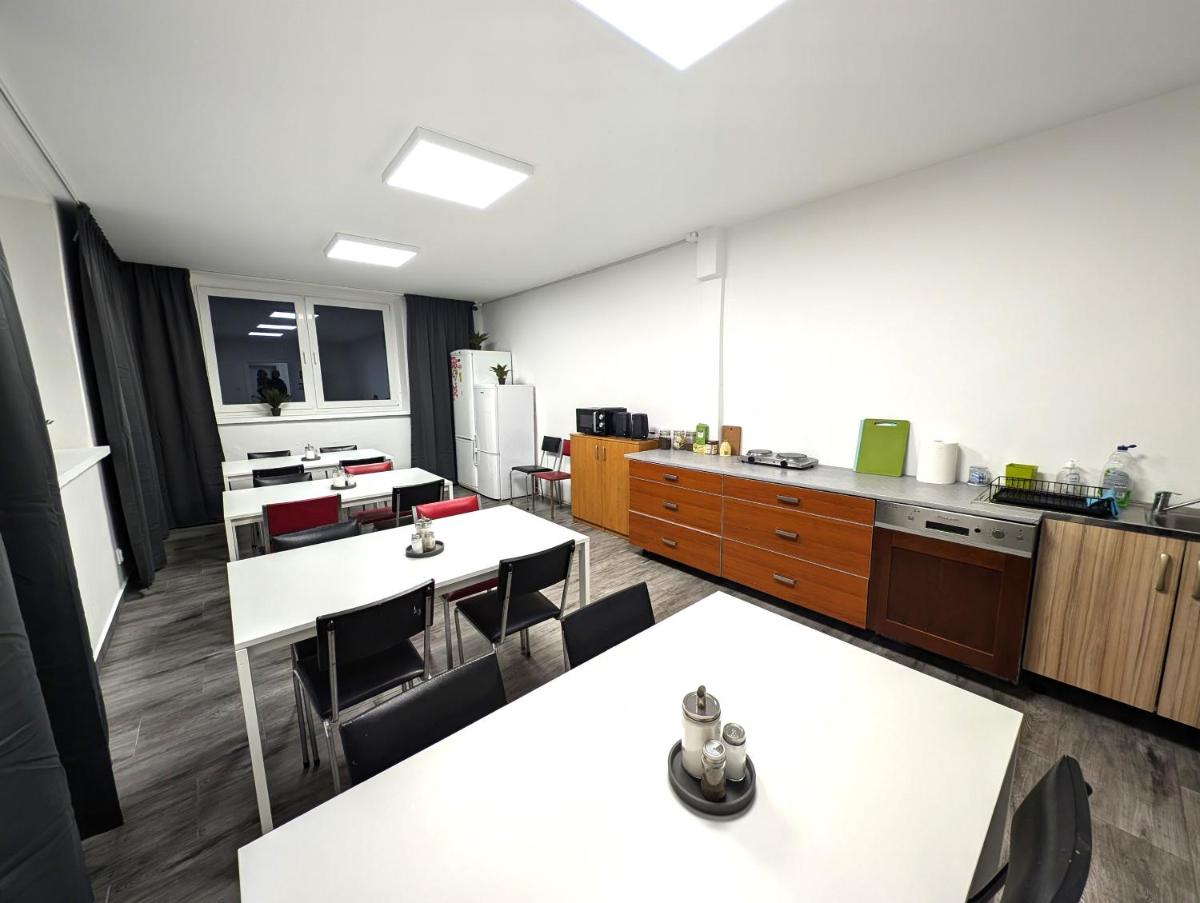 Baraczek Lotnisko Leszno - Housity