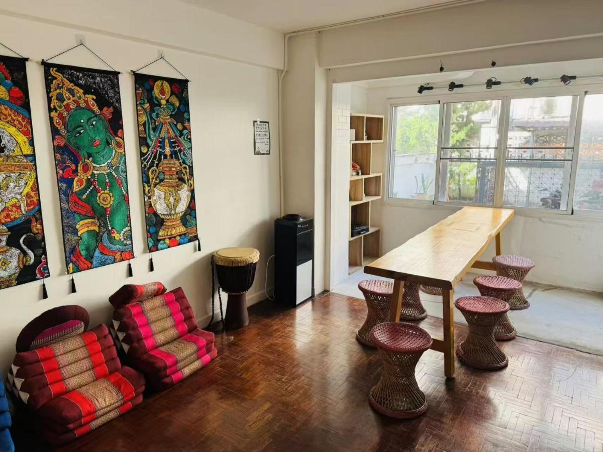 Float's House - Housity