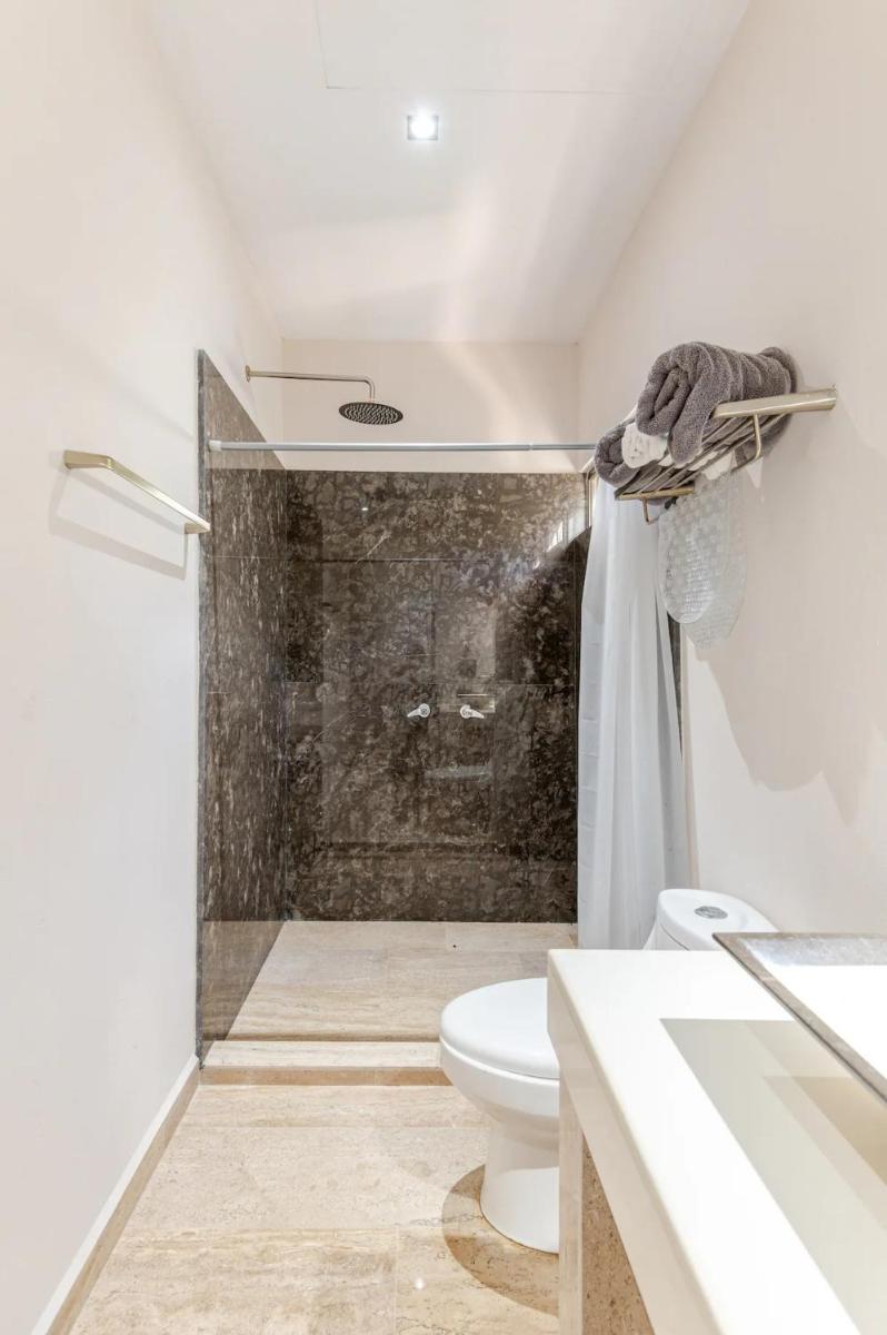 Departamento 2, Tulum Country Home, con Muelle de Pesca, Club de Playa, Alberca, Cenote y Campo de Golf, Contrata Day Pass Bahia Principe - Housity