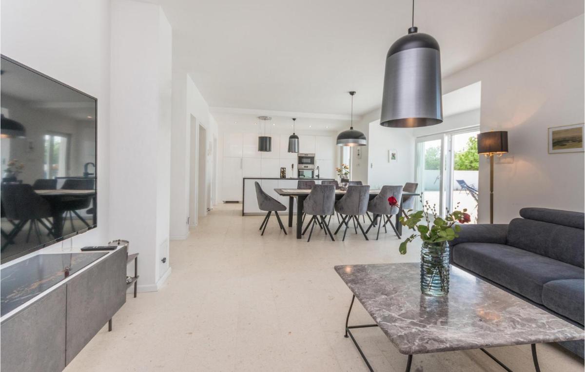 4 Bedroom Cozy Home In Donja Jagodnja - Housity