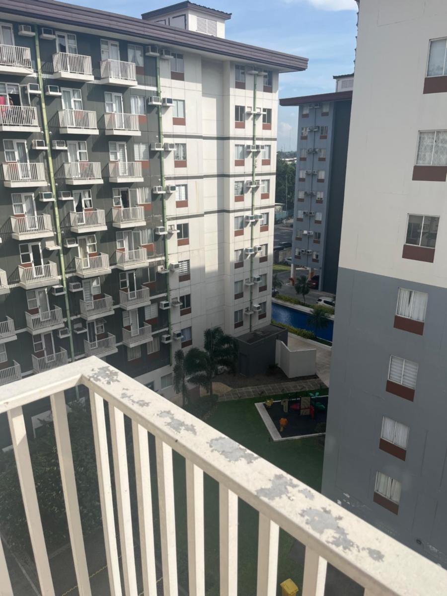 Vinatge Modern Studio Condo Unit w/ Balcony - Housity