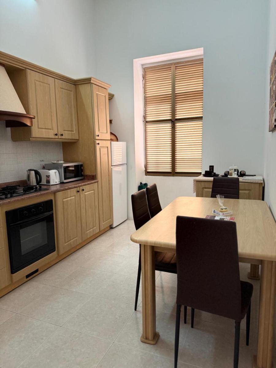 FAC- Falcon's Nest - Housity
