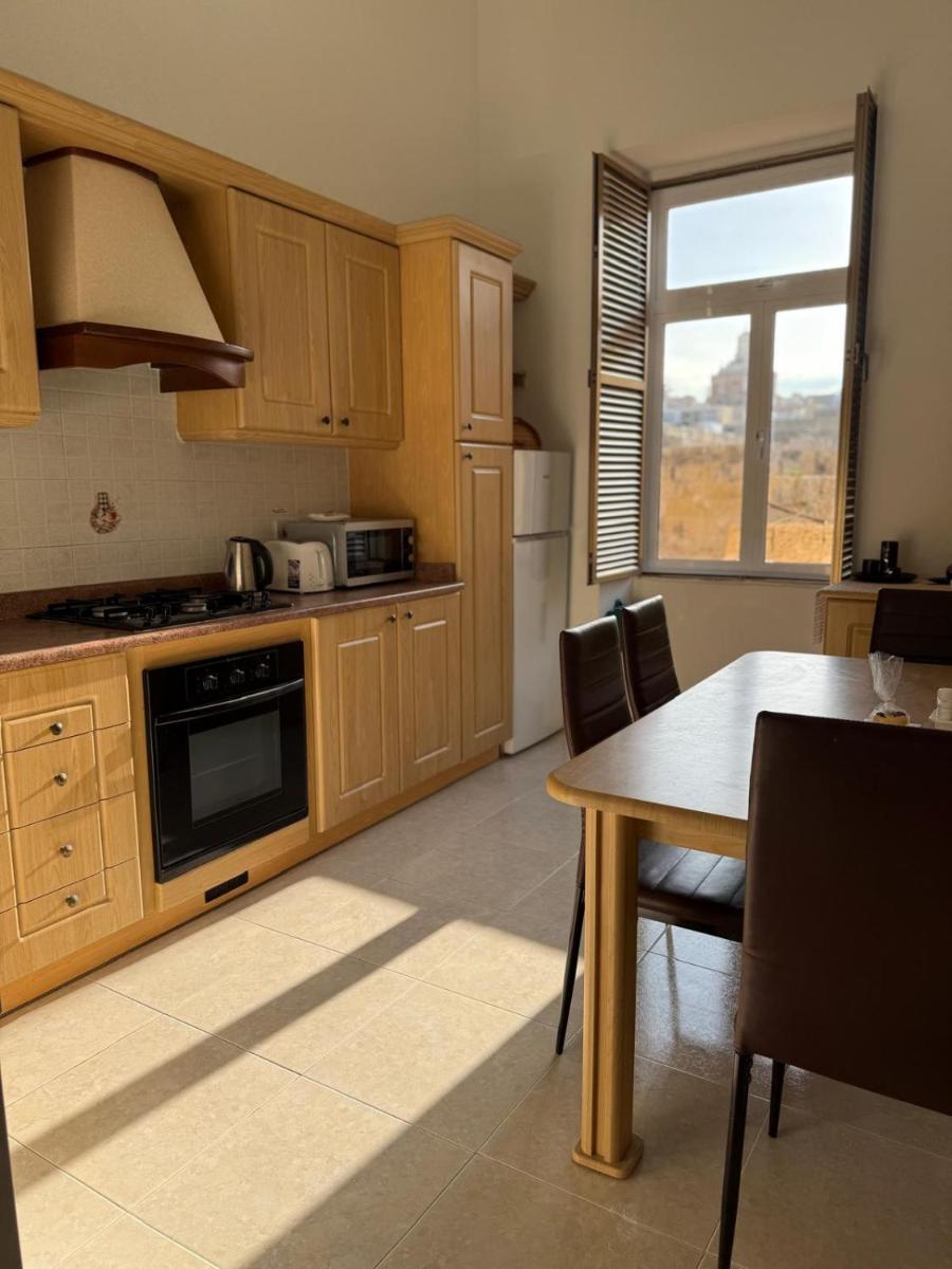 FAC- Falcon's Nest - Housity