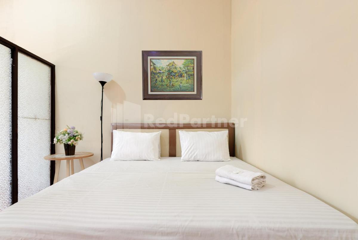 SR Residence near Mall Ciputra Cibubur Mitra RedDoorz - Housity