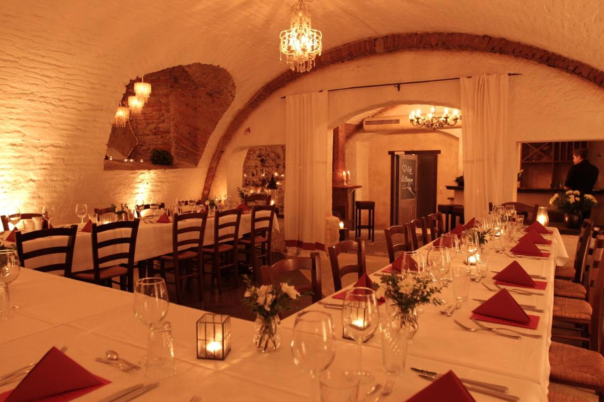 Landhotel Hirsch - Housity