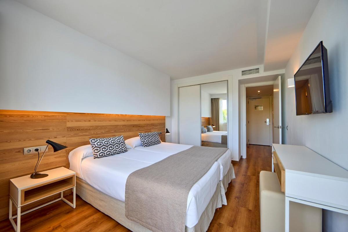 Cama o camas de una habitación en Aparthotel Ponent Mar