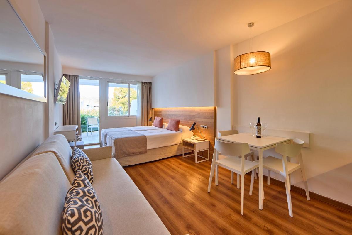 Cama o camas de una habitación en Aparthotel Ponent Mar