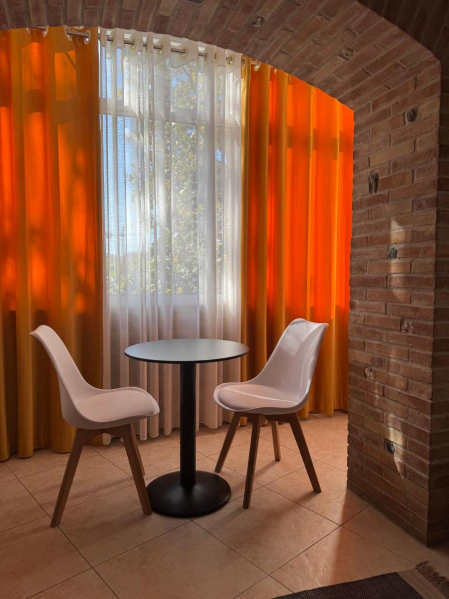 Xhelo's Rooms - Housity