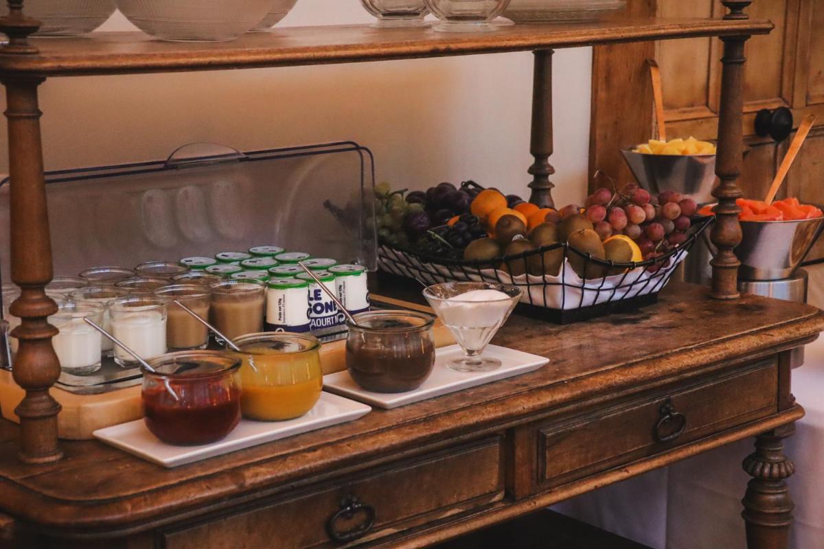 Nourriture dans l'hôtel ou à proximité