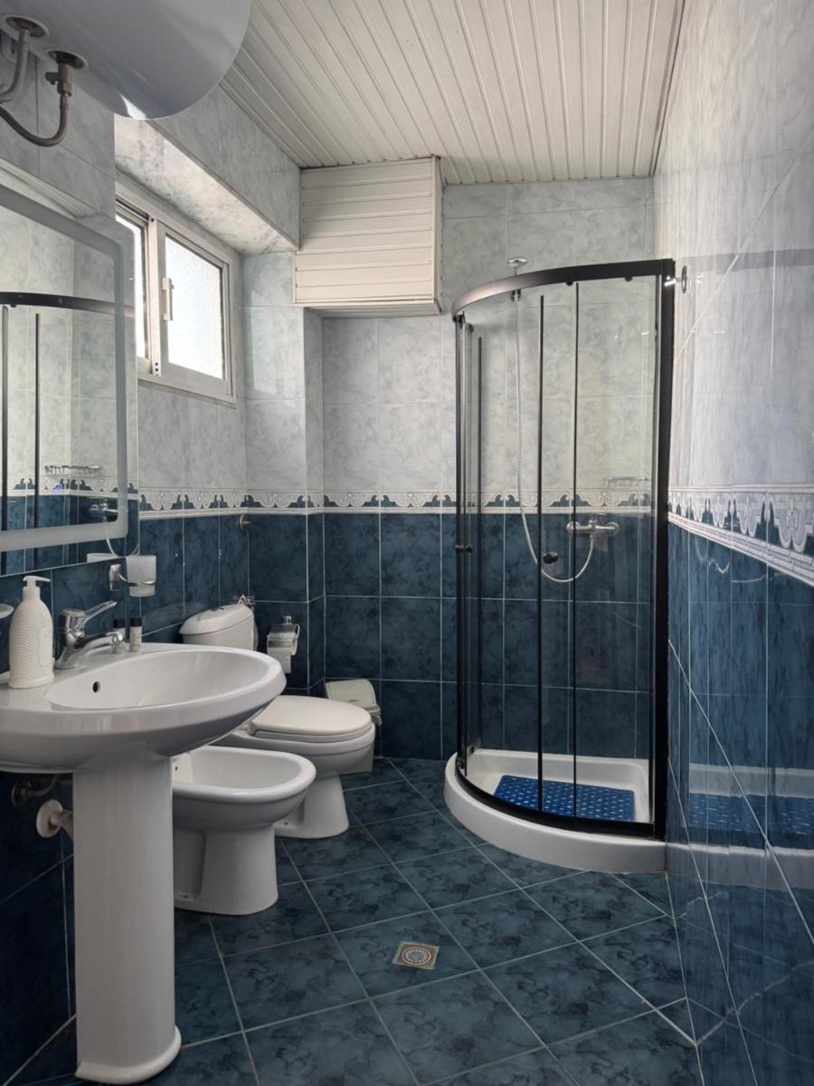 Xhelo's Rooms - Housity
