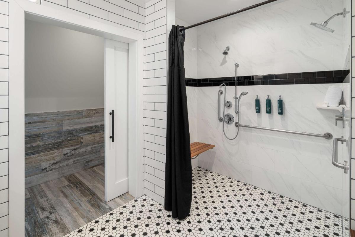 DoubleTree by Hilton Hilton Head Island - Housity