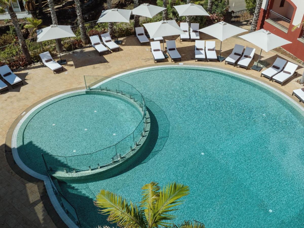 A piscina em ou perto de Dreams Madeira Resort Spa & Marina