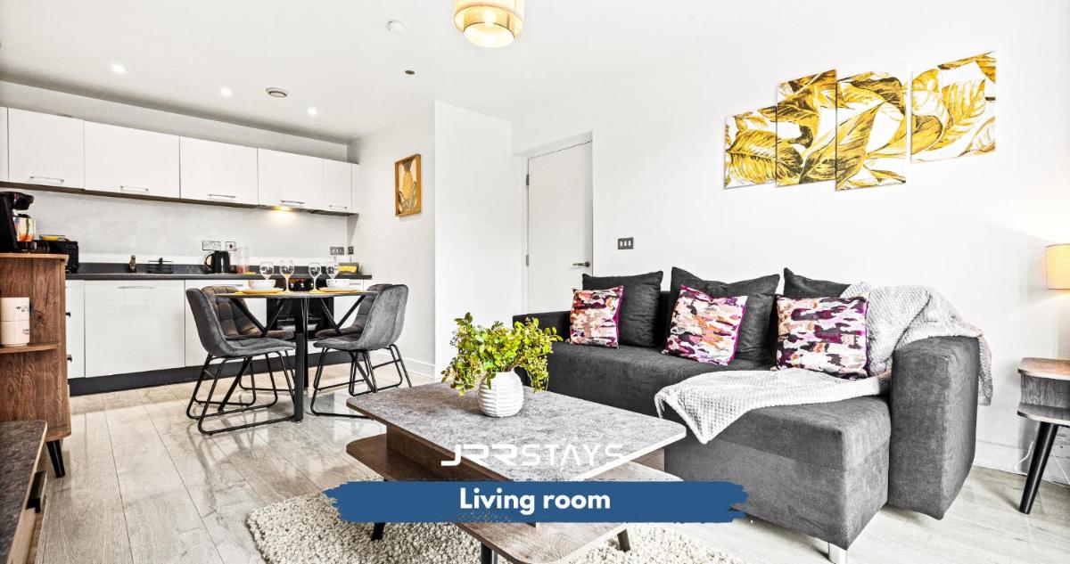 JQ 2 Bed Sleeps 6 - JRR STAYS B3 Birmingham - Housity
