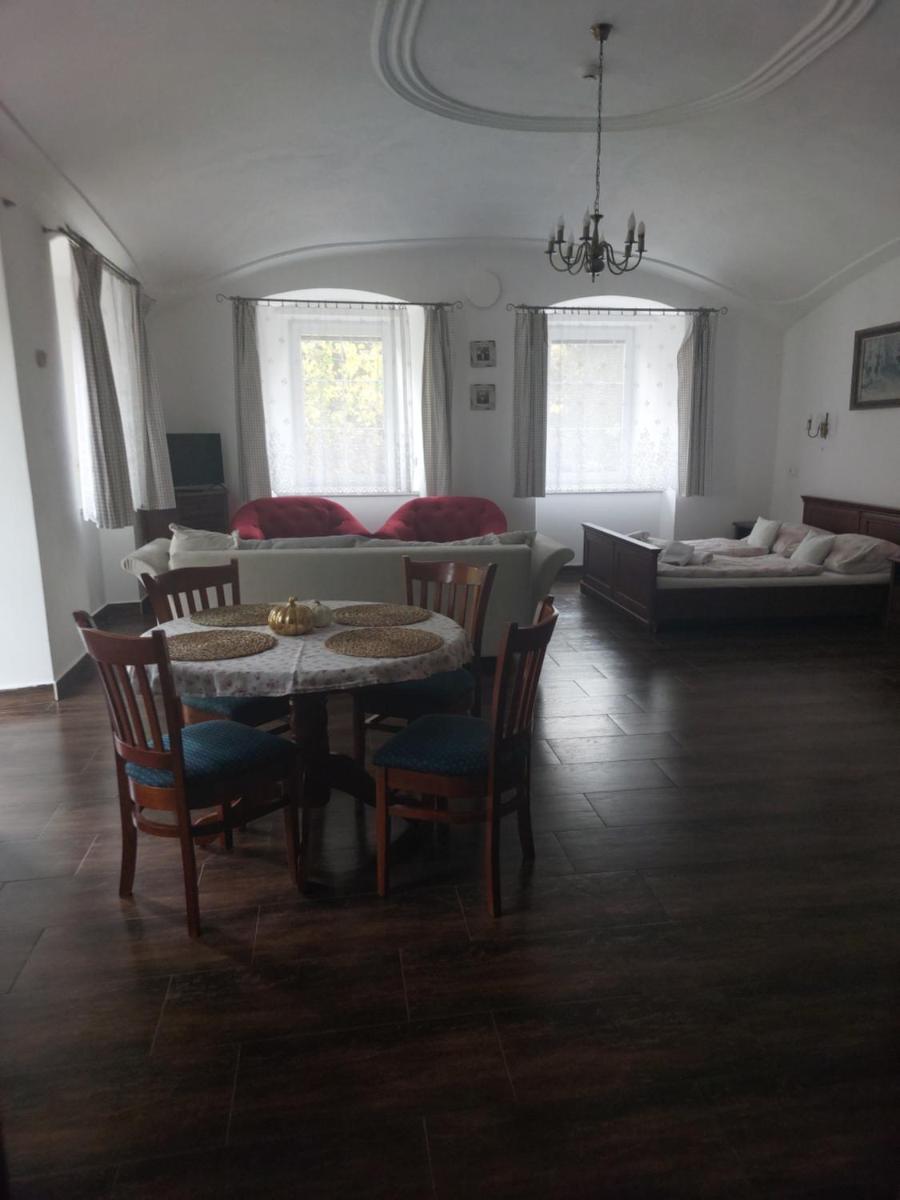 Dvůr U kapličky - Housity