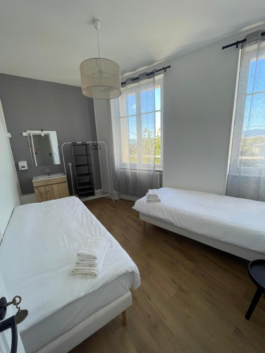 Hotel Clermont Airport - Housity