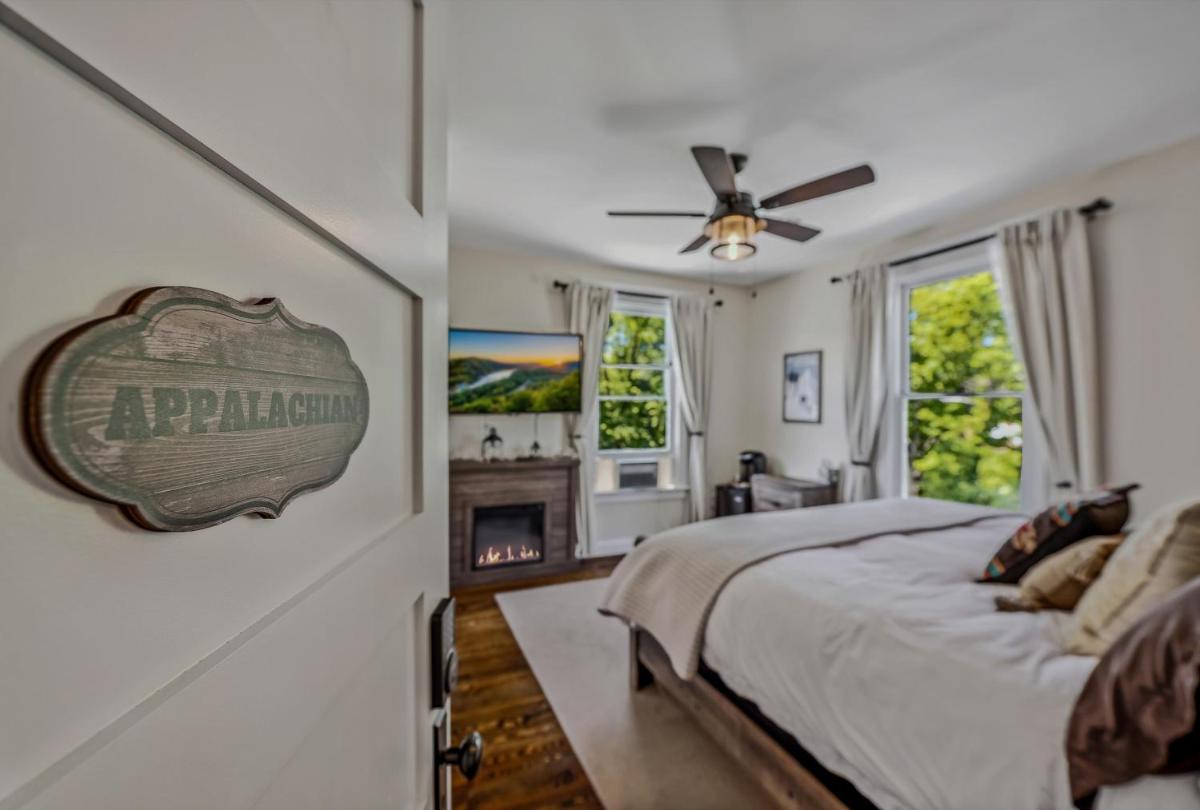 The Grand Castalian Inn Bed and Breakfast - Housity
