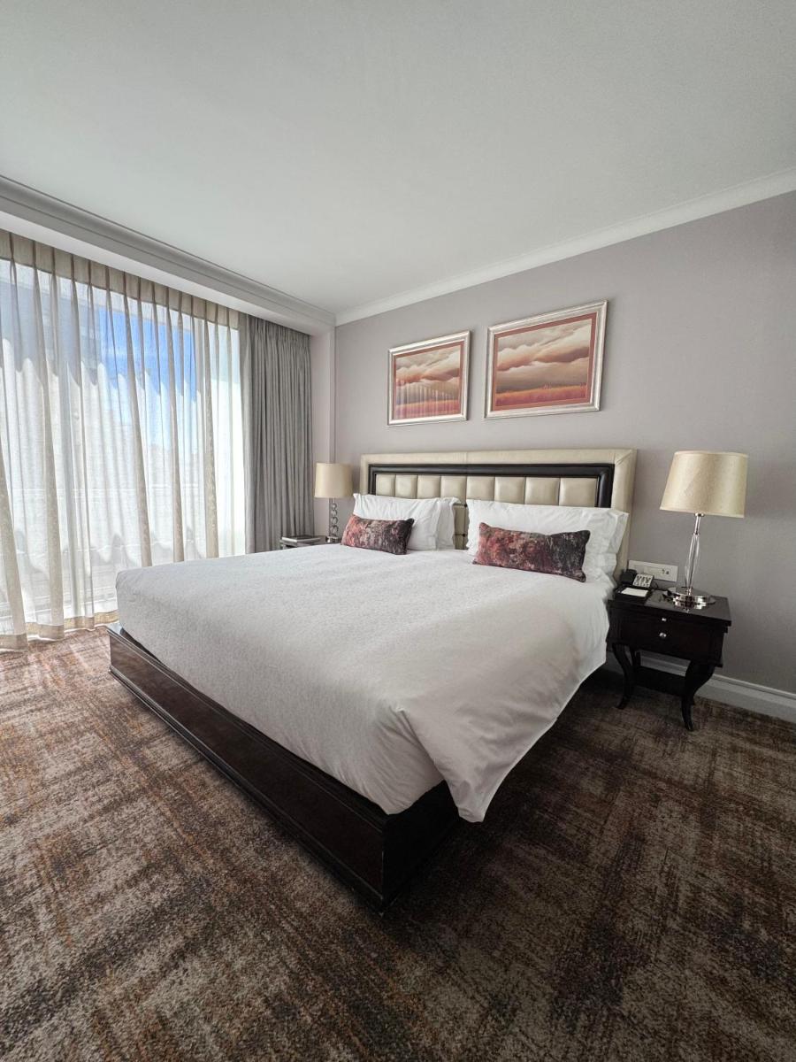 Luxury Residence at Taj Cape Town - Top Corner Apartment with Balcony - Newly Renovated - Housity