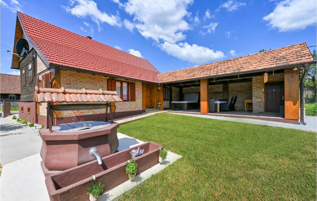 Amazing Home In Sovari With Sauna - Housity