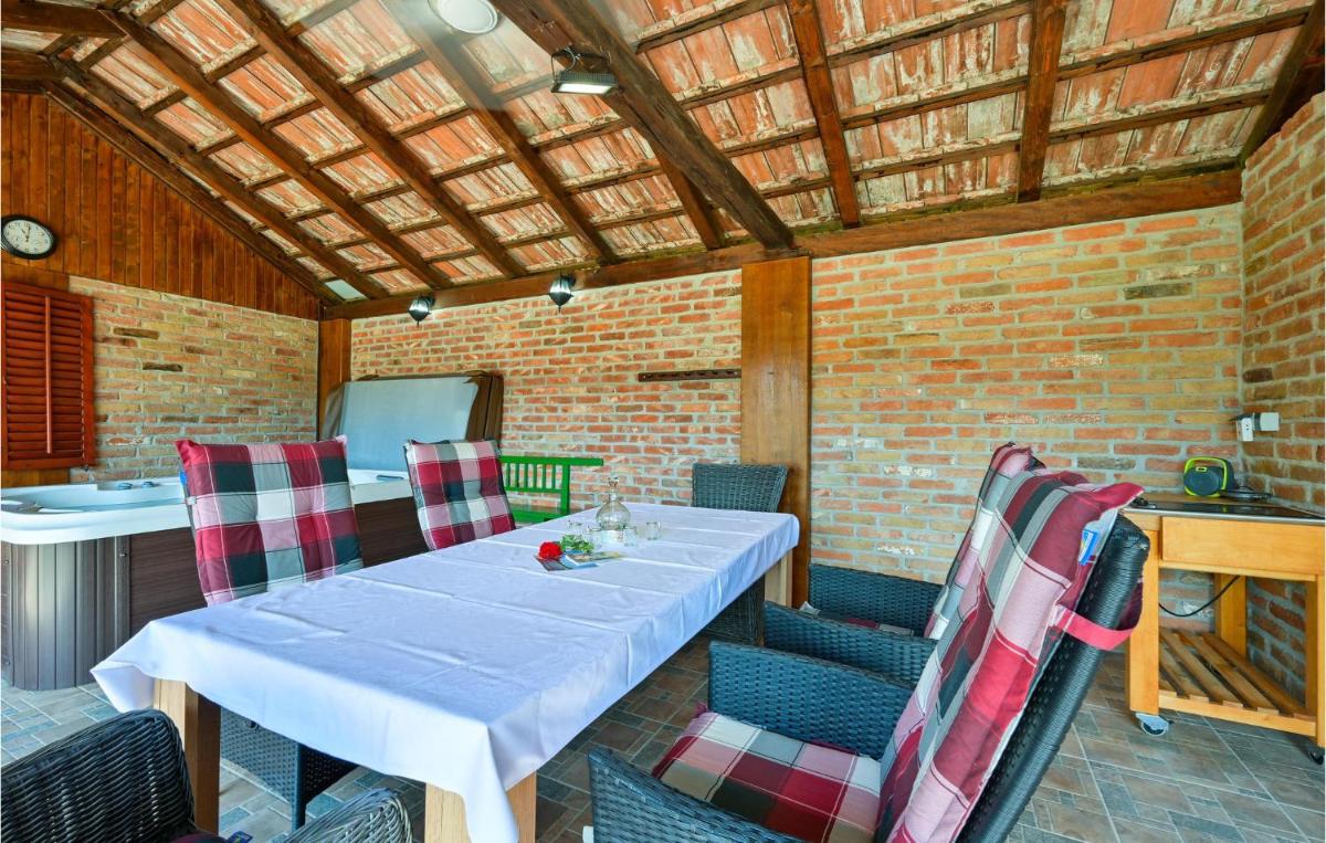 Amazing Home In Sovari With Sauna - Housity
