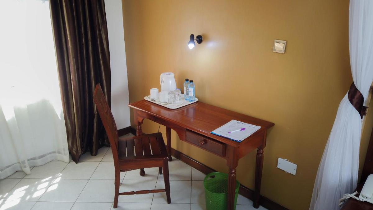 67 Airport Hotel Nairobi - Hizvo
