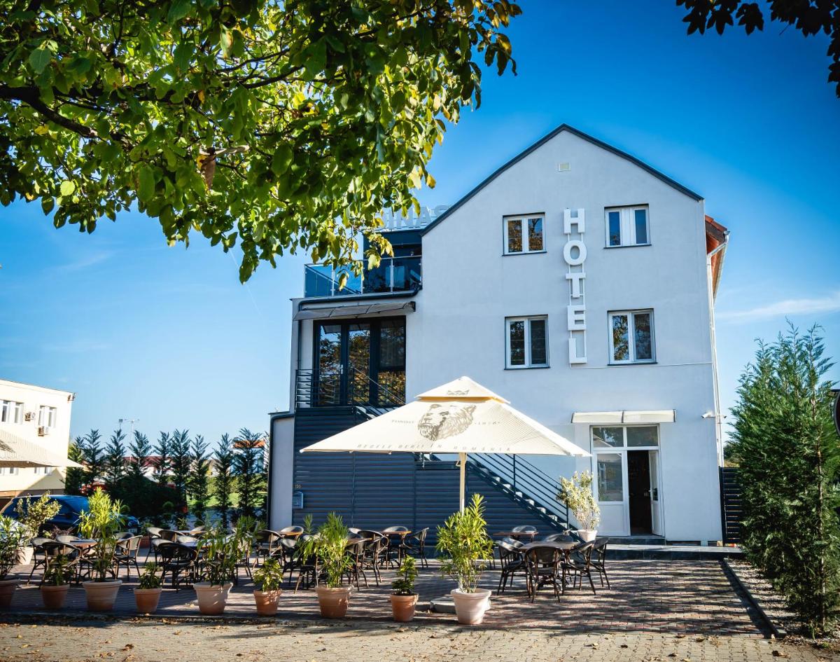 Dinasty Hotel - Housity