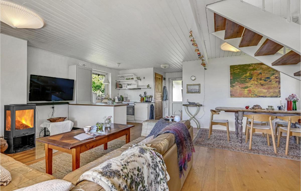 2 Bedroom Cozy Home In Egå - Housity