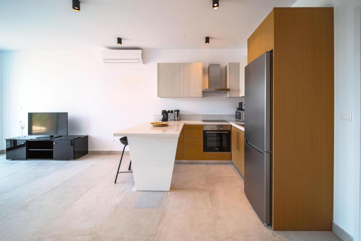 Avenue 102 1 bedroom apartment - Housity