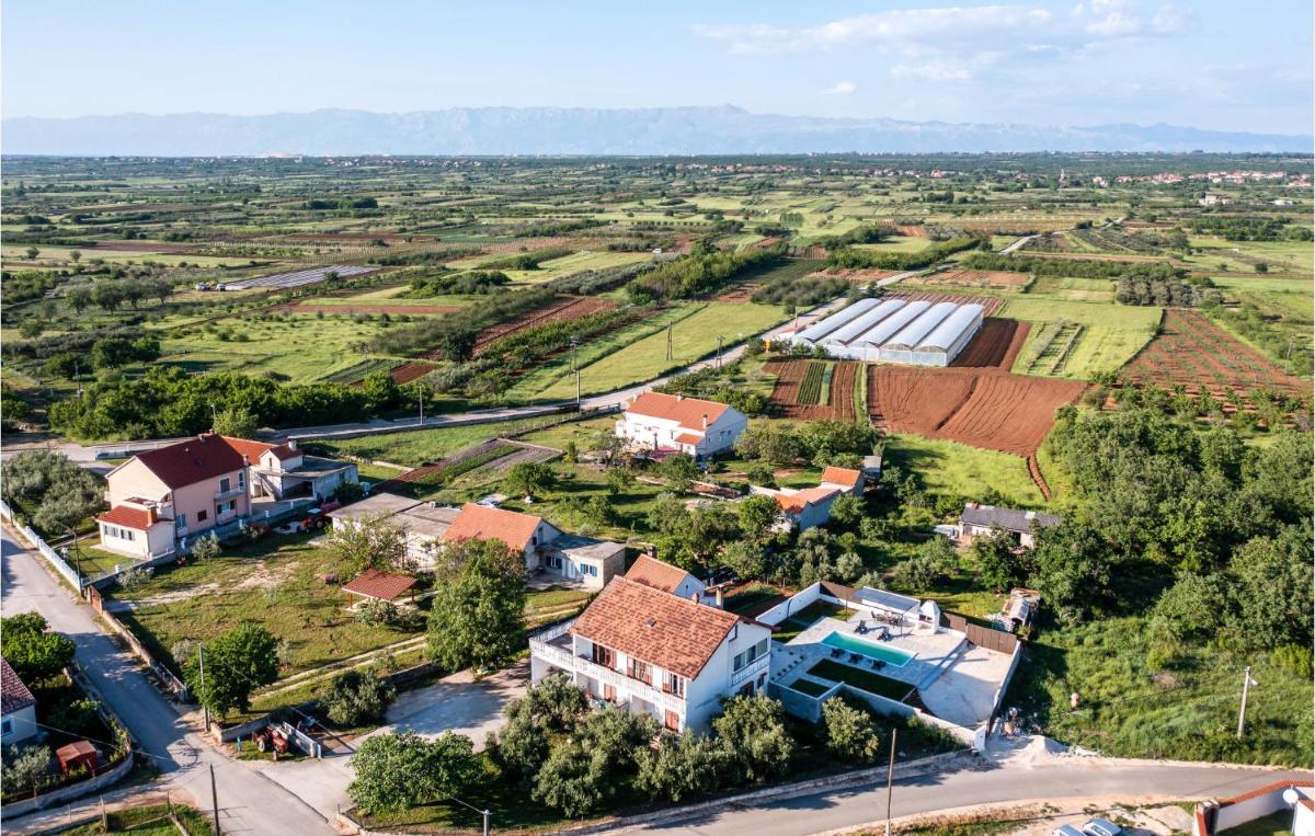 Nice Apartment In Prkos With Wifi - Housity