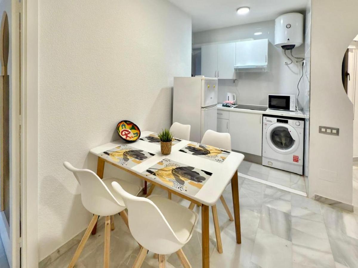 Apartment in Roquetas near the Beach - Housity