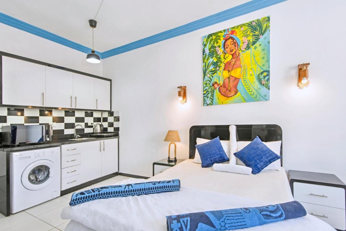 Rare New Marina Hotspot With Pool & Fast Free WIFI - Western Standards - Sheraton Plaza 415 - Housity
