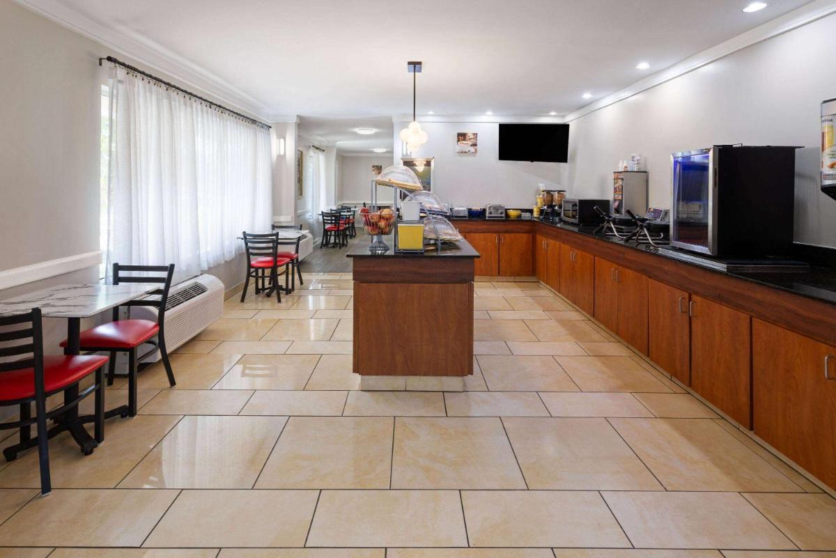 Days Inn by Wyndham Florence Near Civic Center - Housity
