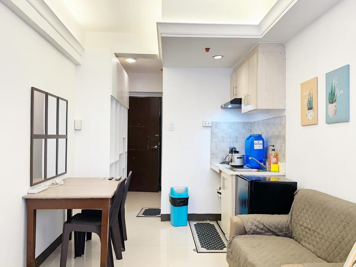 King Bed Suite at Pine Crest #T3-439 near Mall - Housity