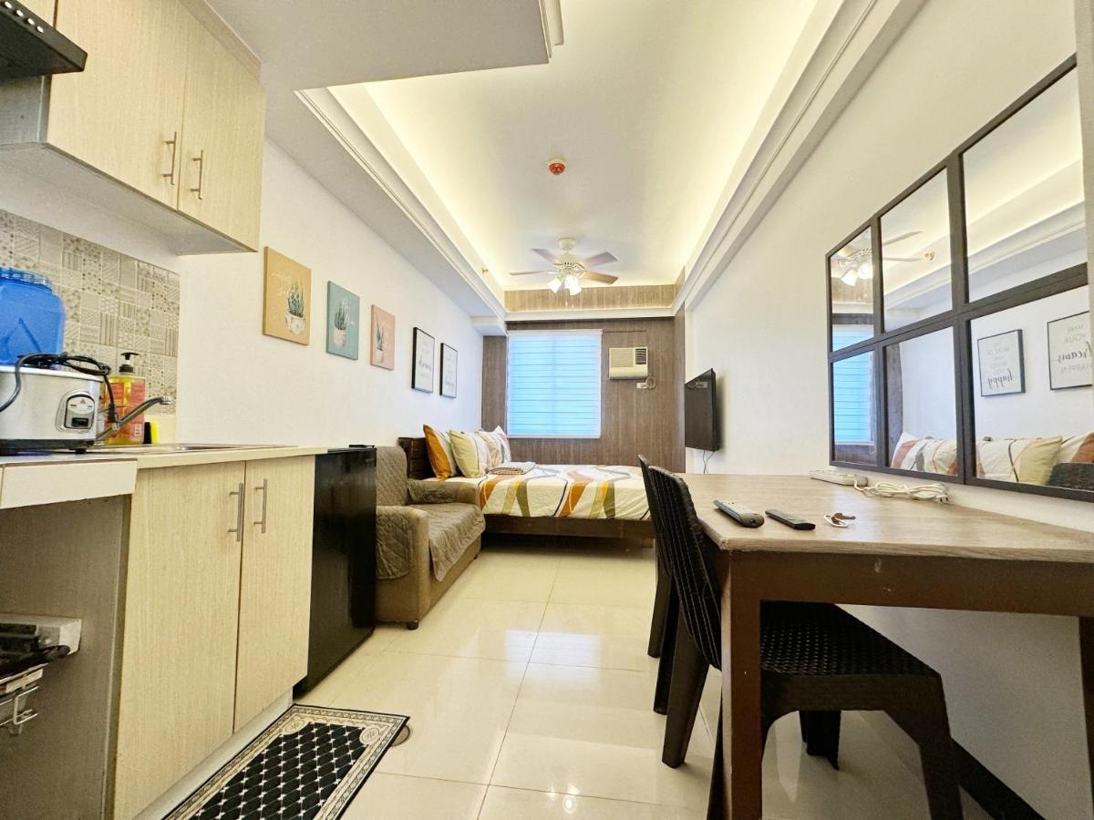 King Bed Suite at Pine Crest #T3-439 near Mall - Housity